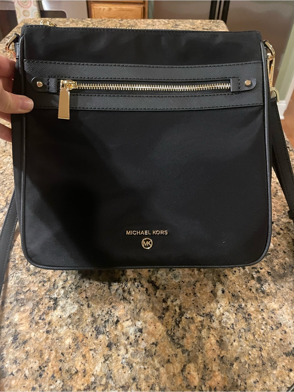Michael Kors Black Jet Set Charm Crossbody Bag with Gold Hardware - Picture 2 of 5